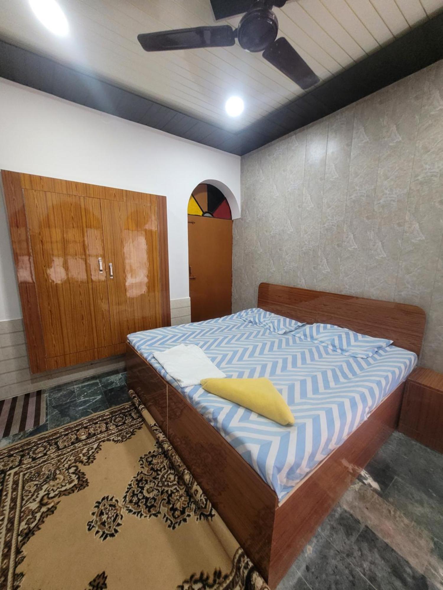 Pushpa Vatika Otel Faizābād Dış mekan fotoğraf