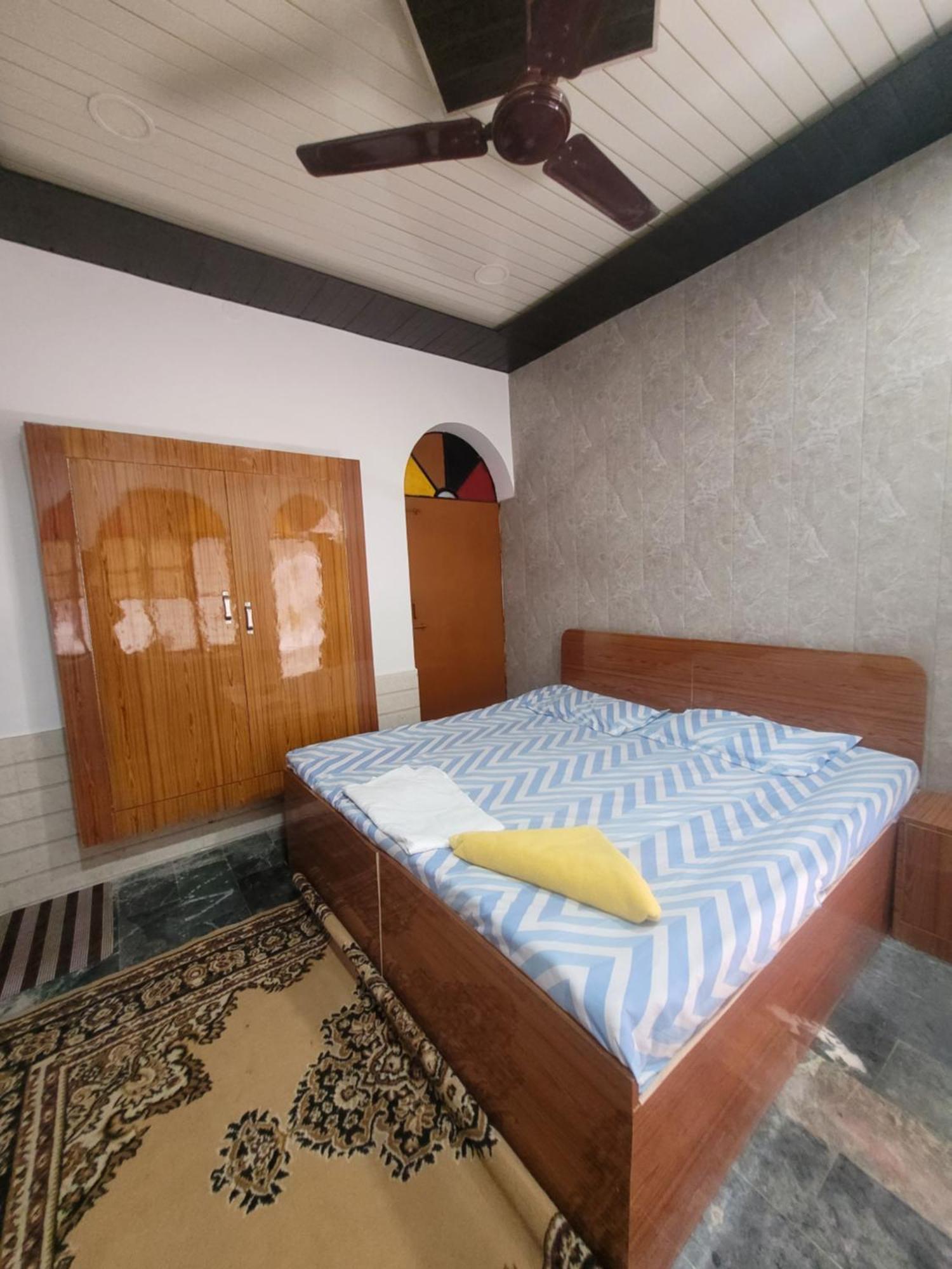 Pushpa Vatika Otel Faizābād Dış mekan fotoğraf